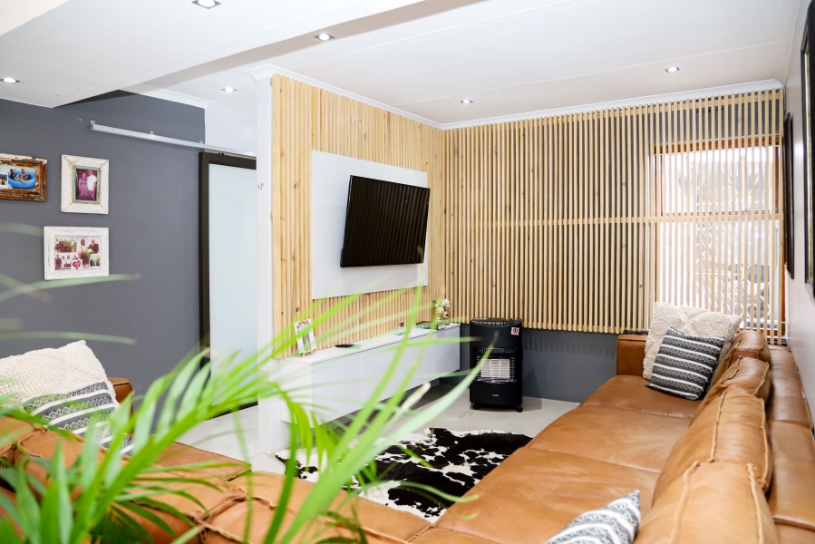 3 Bedroom Property for Sale in Strandfontein Village Western Cape